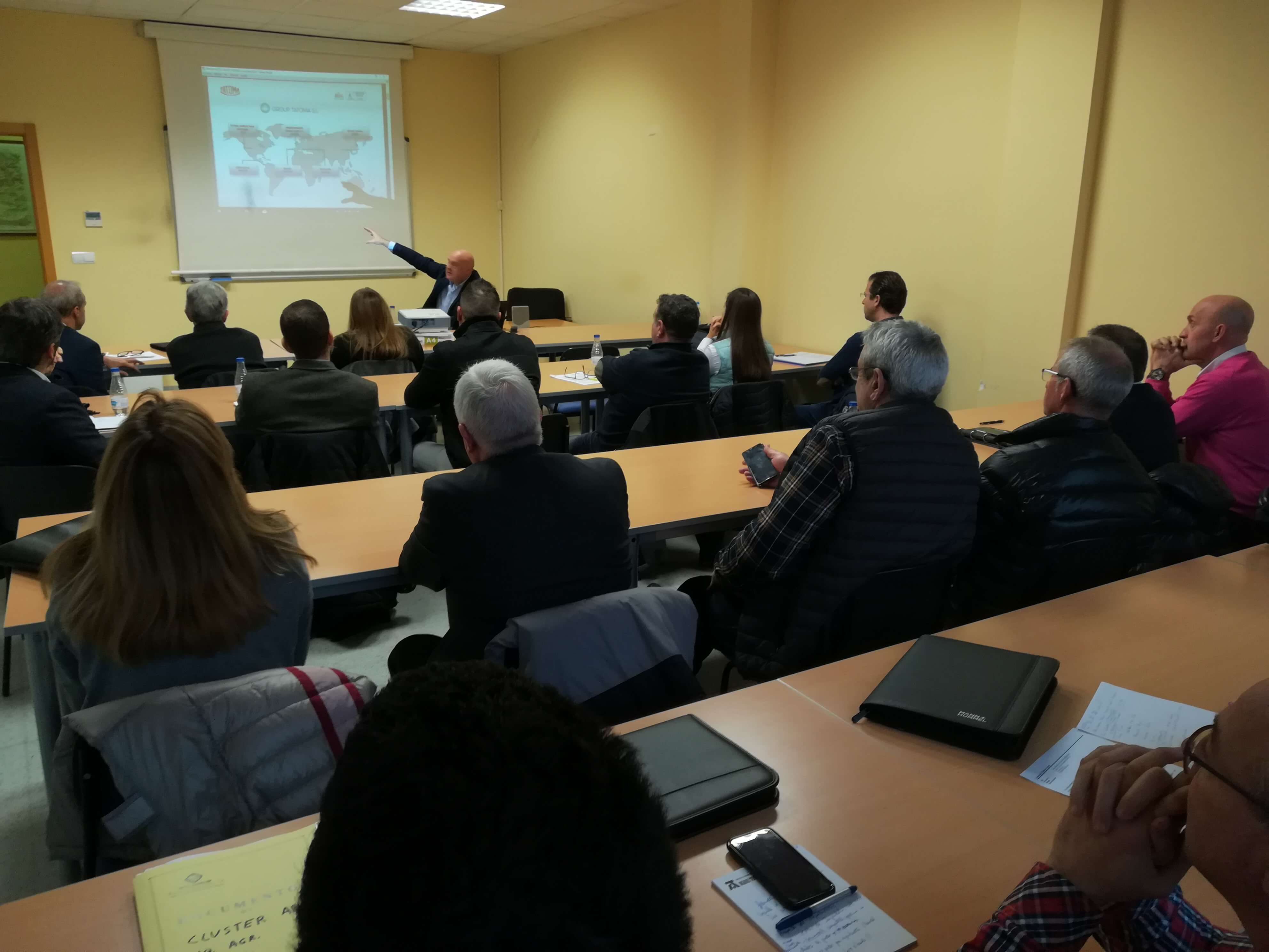 EL CLUSTER DE LA MAQUINARIA AGRÍCOLA PRESENTA LA SOLICITUD PARA SU CONSIDERACIÓN COMO AEI EN EL MINISTERIO