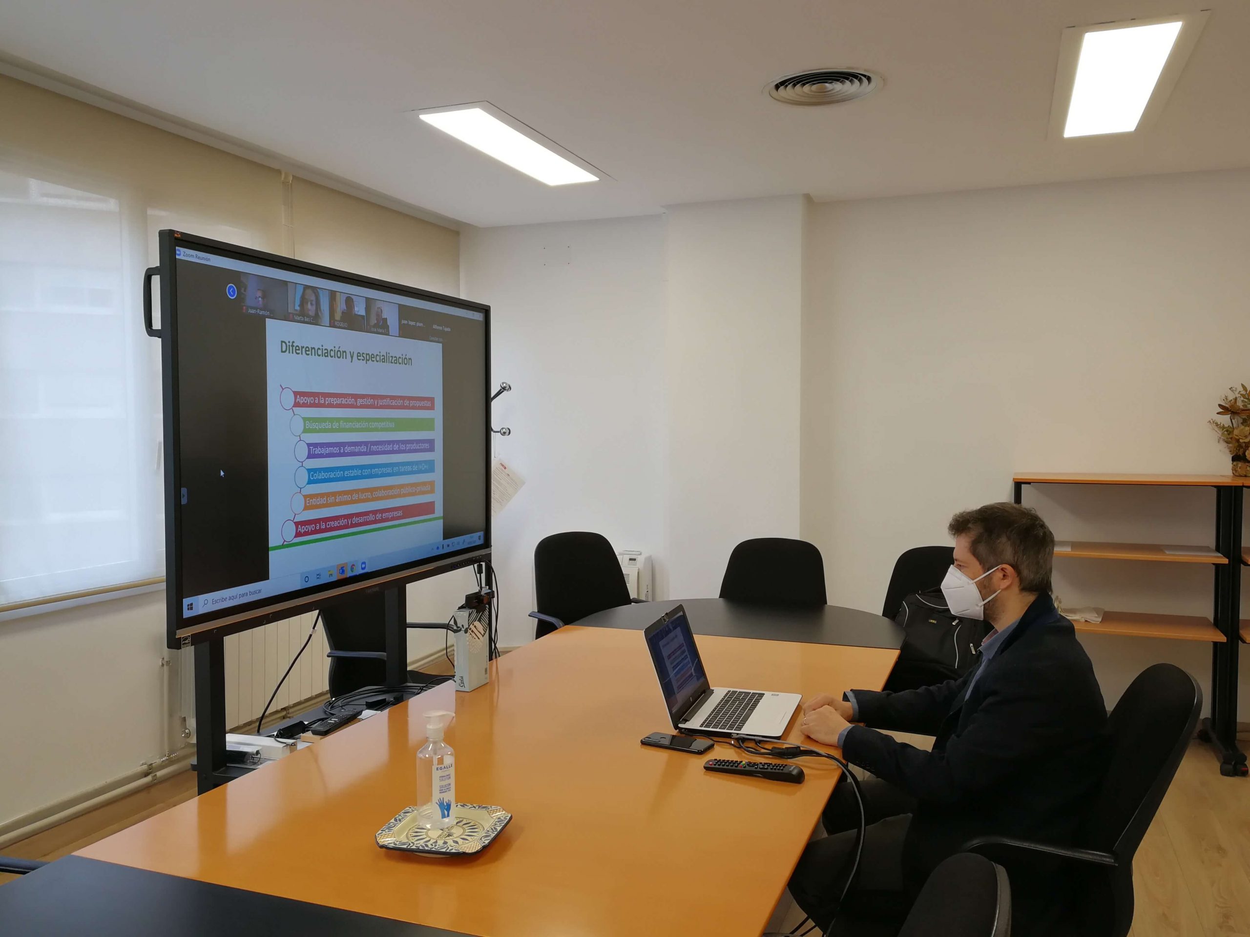 LOS FABRICANTES DE MAQUINARIA AGRÍCOLA E INSTALACIONES GANADERAS COOPERAN PARA MEJORAR SU COMPETITIVIDAD