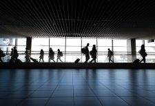 LAS PERSONAS PROCEDENTES DE OTROS PAÍSES DEBERÁN HACER CUARENTENA A SU LLEGADA A ESPAÑA